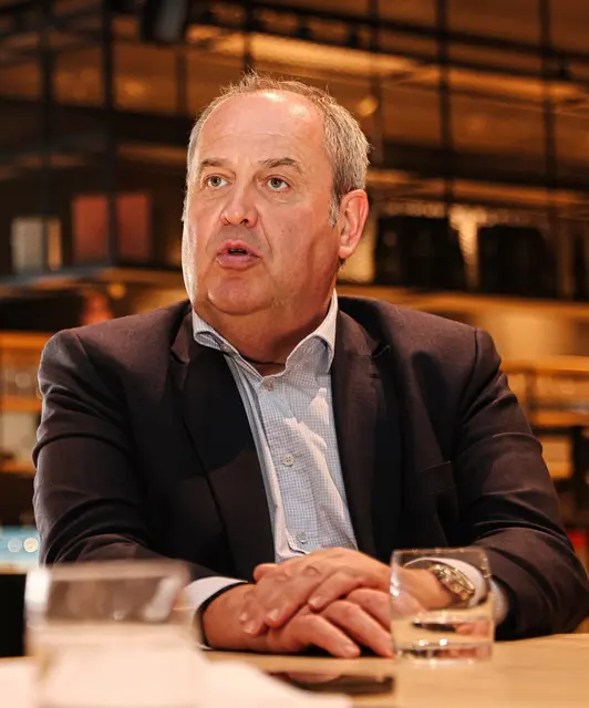 ÖFB-Chef Josef Pröll vor dem Hintergrund des Kriegs in Nahost: "Aus diesem Fußballfest soll auch positiver Input für die Weltgemeinschaft kommen. Das ist eine wichtige Rolle, und die sollten wir nicht leichtfertig kleinreden. Ja, es muss und es wird aus meiner Sicht ein Fußballfest werden." | Foto: MeinBezirk/Benjamin Reischl