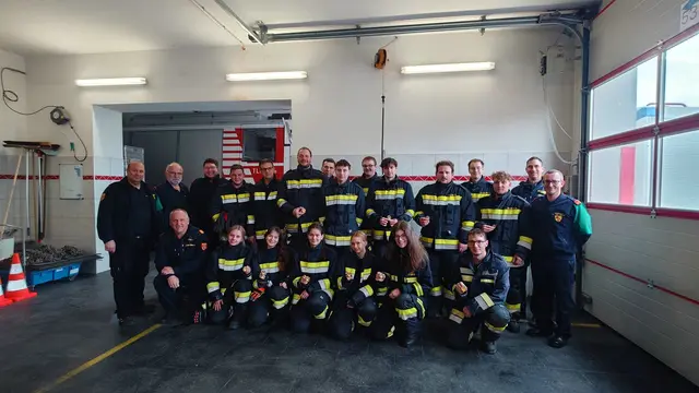 Insgesamt stellten sich 13 Mitglieder der FF Wiesenfeld der Ausbildungsprüfung Atemschutz (APAS). | Foto: OBI Michael Mittergeber, FF Wiesenfeld