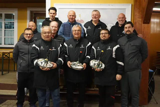 Obmann Klaus Paukovitsch (3.v.r.) und seine ESV-Mitglieder laden für September zum 30-jährigen Vereinsbestehen ein. | Foto: Elisabeth Kloiber