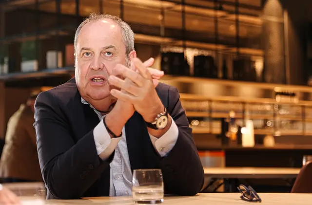 ÖFB-Aufsichtsratsvorsitzender Josef Pröll im MeinBezirk-Interview zur Diskussion um ein neues Nationalstadion: Moderne Infrastruktur zieht Menschen und internationale Veranstaltungen an und kann auch ein Geschäft sein. | Foto: MeinBezirk/Benjamin Reischl