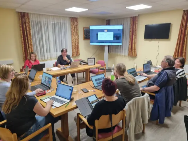 Fragen wurden intensiv diskutiert, Konzepte gemeinsam erarbeitet und Anwendungen direkt ausprobiert. | Foto: Gemeinde Pernegg / Waldviertel