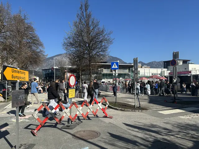 Die Straße gehört den Kindern – und das wurde gleich sichtbar gemacht. | Foto: Martina Obertimpfler 