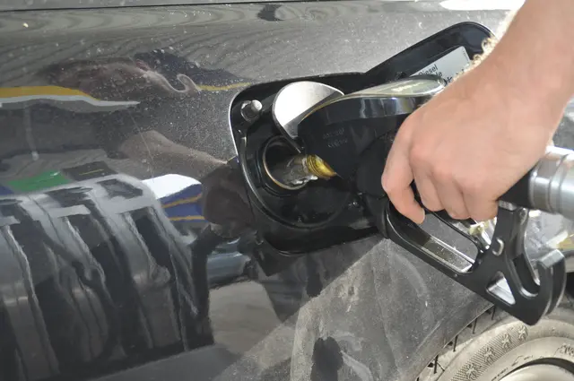 Rund um Ostern gab es einen Diesel-Engpass. Davon betroffen waren aber nur einzelne, kleinere Tankstellen, die dann "teilweise leergetankt waren", heißt es von der Wirtschaftskammer Wien auf MeinBezirk Nachfrage. (Symbolfoto) | Foto: Frießnegg