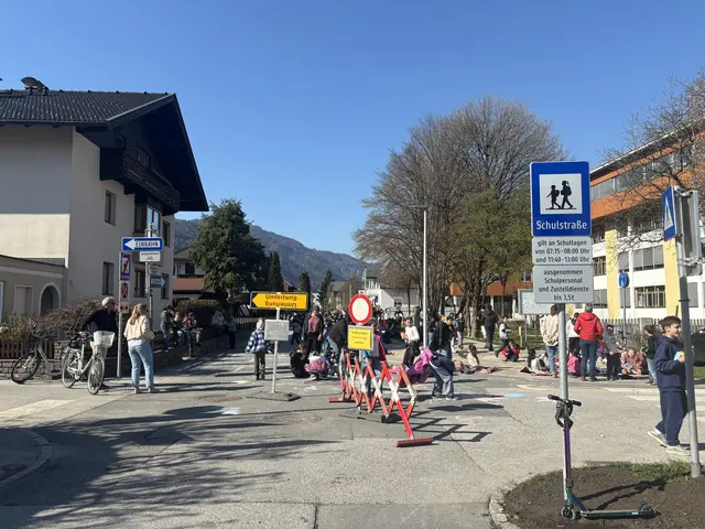 Mehr Sicherheit für Schülerinnen und Schüler – der Verkehr wird ab sofort bei Schulbeginn und Schulende stark eingeschränkt.  | Foto: Martina Obertimpfler 