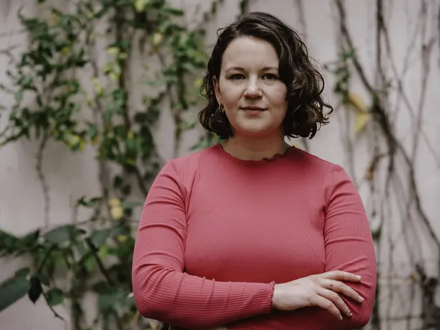 Annemarie Andre präsentiert ihren vielfach gelobten Debütroman „Nacktschnecken“. | Foto: Verena-Moser-Cziczatka