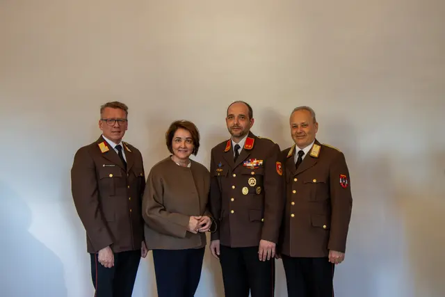 V. li.: Alt-Bezirksfeuerwehrkommandant Johannes Pfeifenberger, Bezirkshauptfrau Michaela Rohrmoser, Bezirksfeuerwehrkommandant Leonhard Ernst, Landesfeuerwehrkommandant Günter Trinker. | Foto: BSBÖ OVI Keidel Thomas