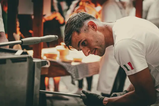 Jonas Oberaigner hat sich 2022 als Pizzabäcker selbstständig gemacht. | Foto: Daniel Girlinger