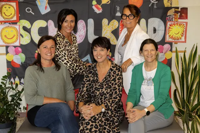 Monika Eicher (hinten, rechts) und das Lehrerteam der VS 13 sind sehr gefragt. | Foto: VS 13 St. Magdalen