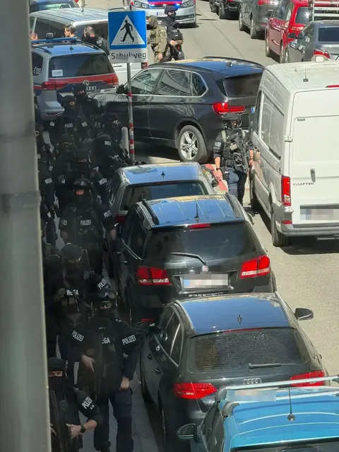 Ein Drohanruf gegen eine Wiener Schule hat einen Großeinsatz mit Elitepolizisten ausgelöst | Foto: zvg