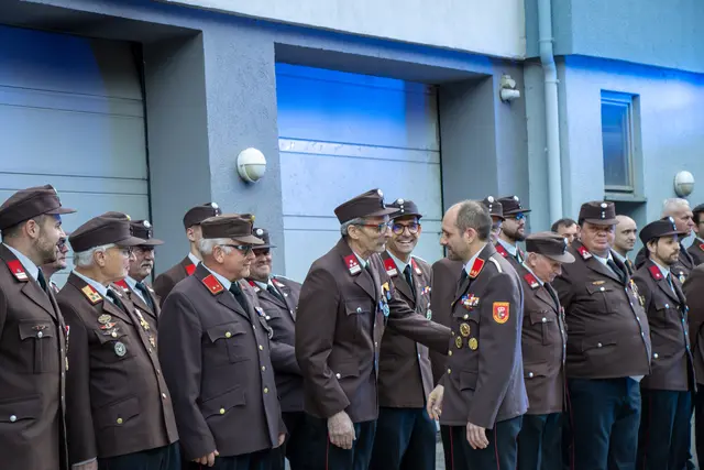 Die Feuerwehrkameraden gratulierten Leonhard Ernst zur Wahl zum neuen Bezirksfeuerwehrkommandanten des Lungaus. | Foto: BSBÖ OVI Keidel Thomas