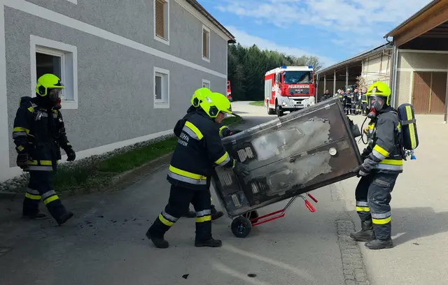 Innerraumbrand in Selche erfordert raschen Einsatz der Helfer