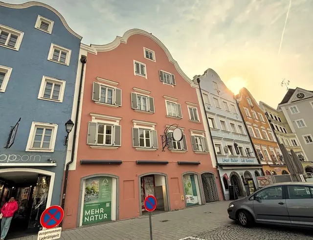 Der bislang einzige Leerstand an der Silberzeile ist dieses schöne historische Giebelhaus, es gehört der LORENZ-Group Immobiliensparte. | Foto: Franz Gruber