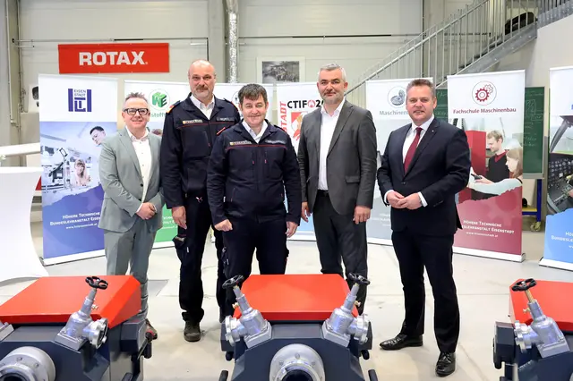 Franz Bock (Bildungsdirektion, Leiter des pädagogischen Dienstes), Landesfeuerwehrkommandant Franz Kropf, Landesfeuerwehrkommandant-Stellvertreter Harald Nakovich, Landesrat Heinrich Dorner und Direktor Thomas Schober (HTBLA Eisenstadt). | Foto: Landesmedienservice Burgenland