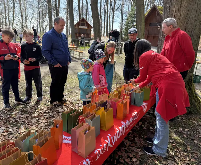 Für jeweils fünf gefundene Eier gab es auch ein gefülltes Ostersackerl. | Foto: Claudia Wabra/Kinderfreunde Schrems