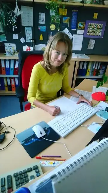 Die stellvertretende Geschäftsstellenleiterin des AMS Lilienfeld Claudia Marschall betont wie wichtig es ist, jungen Menschen bei der Arbeits- oder Lehrstellenmarktintegration eine passende und wirksame Begleitung zu bieten. | Foto: Sara Handl