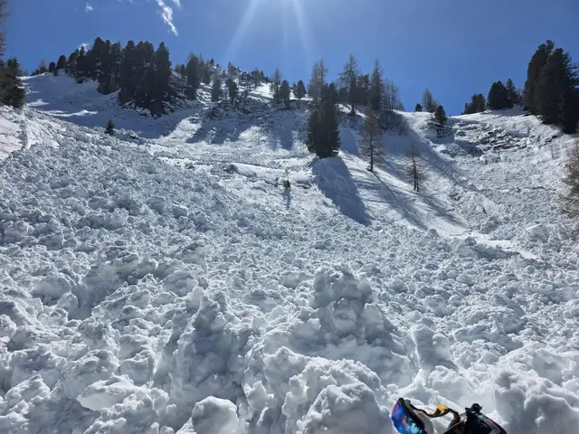 Die Lawine wurde von den Snowboardfahrern in der Nähe der "Eisenbahnerhütte" auf einem Nordhang ausgelöst. | Foto: Bergrettung Bad Gastein