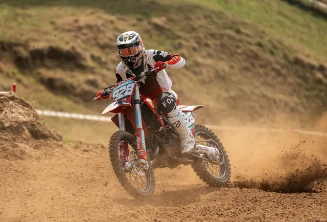 Noah Jonas gewinnt Junioren-Auftakt in Paldau