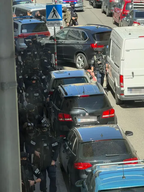 Ein Drohanruf gegen eine Wiener Schule hat einen Großeinsatz mit Elitepolizisten ausgelöst | Foto: zvg