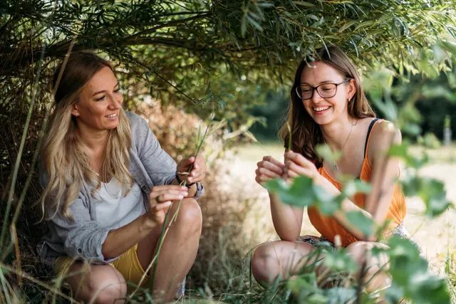 Welche Kräurer essbar sind erfährt man beim gemeinsamen Spaziergang.  | Foto: Vicky Posch