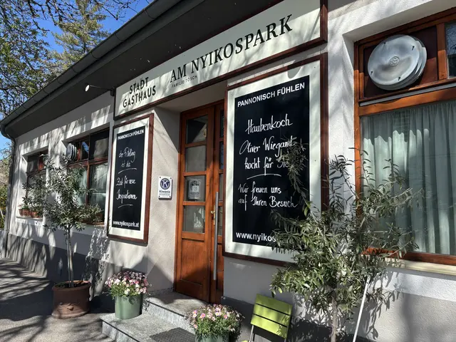 Seit 1999 ist die Familie Tösch im Stadtgasthaus Nyikospark tätig.  | Foto: Stefan Schneider/MeinBezirk