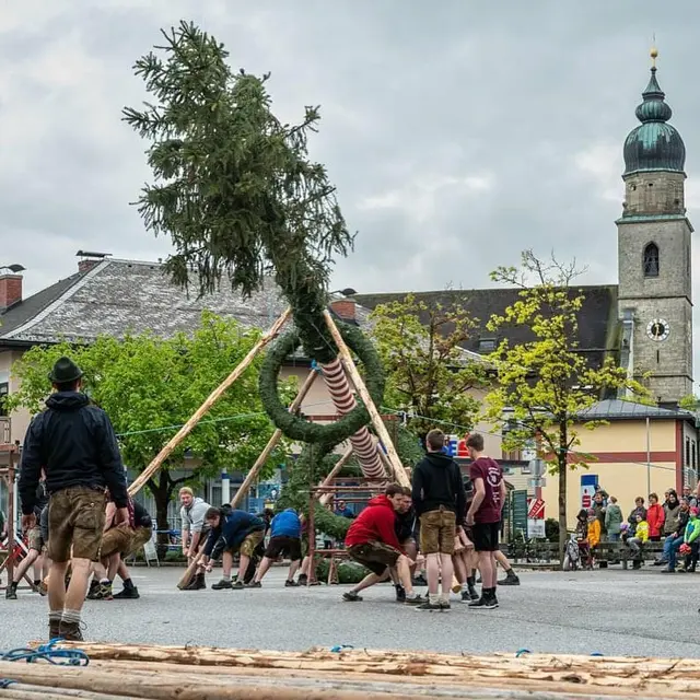 Maibaumaufstellen 2024 in Seekirchen. | Foto: Landjugend Seekirchen