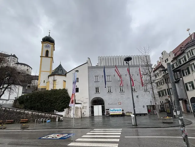In Kufstein regnet es Klagen. Zuletzt kam es zu einer Privatanklage von Blunder gegen Krumschnabel. In der Klage der Stadt Kufstein gegen Blunder ist noch nicht entschieden, ob es zu einer außergerichtlichen Einigung kommt.  | Foto: Barbara Fluckinger