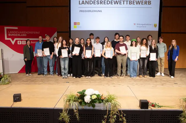 Die Siegerinnen und Sieger der einzelnen Kategorien beim gemeinsamen Foto nach der Preisverleihung. | Foto: Landesmedienservice/Daniel Fenz