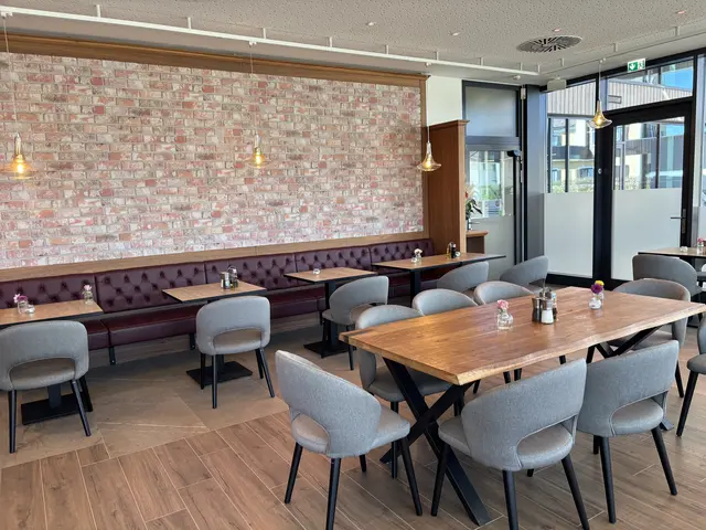 Die Räumlichkeiten im neuen "Piazza Uno" laden zum Verweilen ein. | Foto: MeinBezirk/Silvia Wohlmann