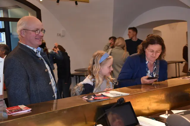 Die gebürtige Dimbacherin Claudia Reithner und kernölverliebte Steirerin feierte im Stadttheater Grein ihre gelungene OÖ-Premiere mit jeder Menge Humor, Austropopp Parodien und purer Bühnenpower mit Tiefgang. | Foto: Robert Zinterhof