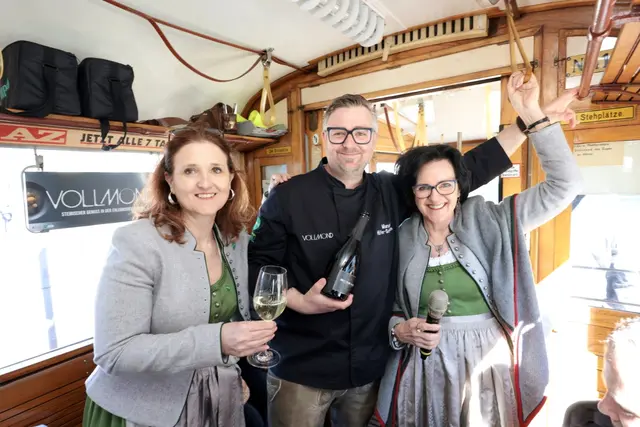 Manuel Höfer-Schwarze mit Susanne Haubenhofer und Sylvia Loidolt | Foto: Region Graz/Harry Schiffer