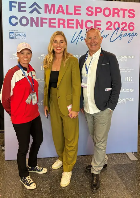 ASKÖ Landesgeschäftsführer Andreas Ponic und ASKÖ Landesreferentin für Tennis Kristin Haider-Maurer bei der FE-Male Sports Conference mit der ehemaligen Tennisprofispielerin Barbara Schett.