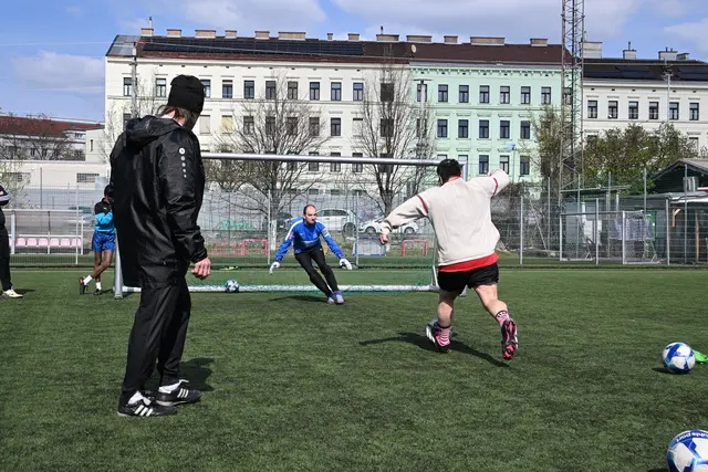 Am Ende der Trainingseinheit wurden noch Elfmetervarianten einstudiert. | Foto: Matthias Pandrea/Mein Bezirk