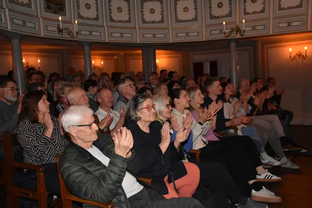 Die gebürtige Dimbacherin Claudia Reithner und kernölverliebte Steirerin feierte im Stadttheater Grein ihre gelungene OÖ-Premiere mit jeder Menge Humor, Austropopp Parodien und purer Bühnenpower mit Tiefgang. | Foto: Robert Zinterhof