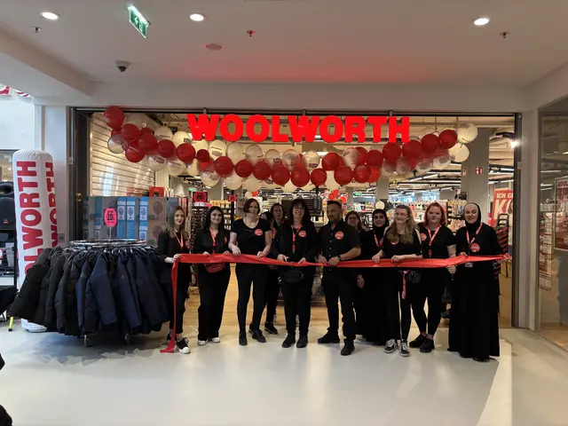 Das Woolworth-Team eröffnet die neue Filiale im Alex Krems. | Foto: Jeannine Würfl