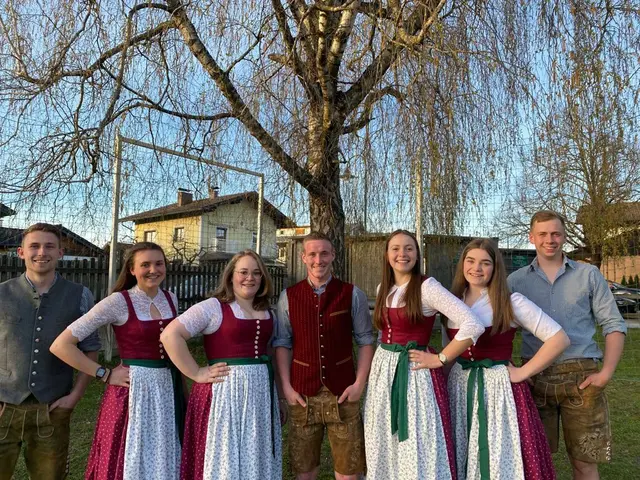 Von links: Julian Gradl, Leonie Dirnberger, Anna Aichriedler, Gabriel Planitzer, Lena Pabinger, Magdalena Schneider und Paul Absmanner von der Landjugend Göming. (Archivbild, 2022) | Foto: Landjugend Göming