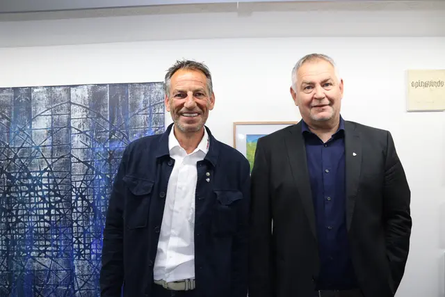 Gerhard Eichhorn ist der stellvertretende Direktor des Tourismusverbandes St. Anton am Arlberg, im Bild ist er mit St. Antons Bürgermeister Helmut Mall.  | Foto: Elisabeth Zangerl