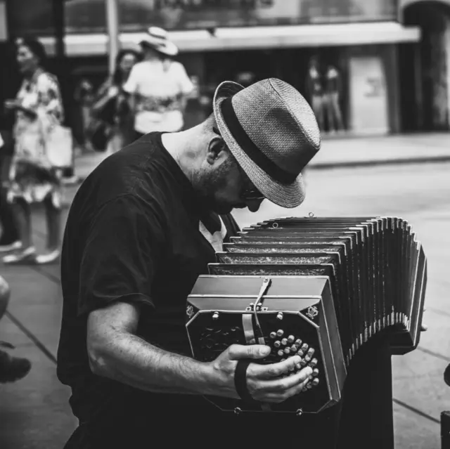Leidenschaft für den Tango: Inspiriert von Astor Piazzolla brachte sich der 50 jährige Wolfsberger das Instrument im Selbststudium bei. 
