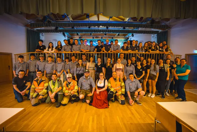 Das Team rund um Obmann Fabian Peer und Ortsleiterin Katharina Lener. | Foto: Pernsteiner