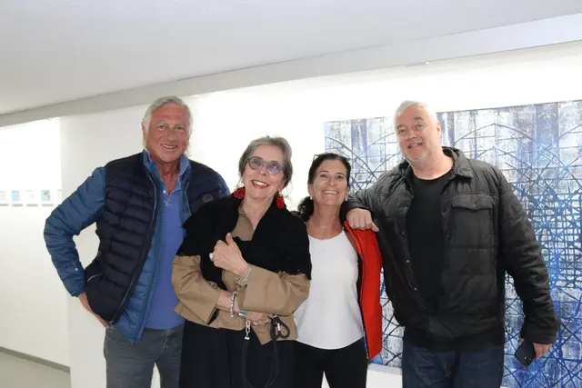 Die Gäste Dr. Richard Zahlbruckner mit seiner Frau Anja (3. von links) mit dem St. Antoner Hoteliers-Paar Sabine und Alexander Kertess.  | Foto: Elisabeth Zangerl