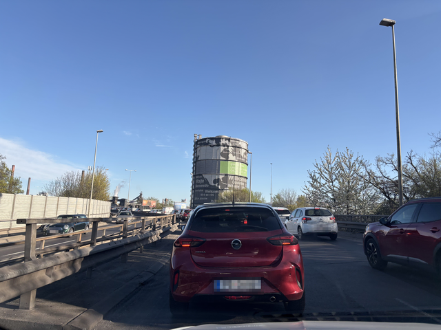 08.04.2026 - 17:30 Uhr: Der Stau beginnt bereits direkt nach dem Chemiekreisverkehr | Foto: MeinBezirk/ R.Gintner