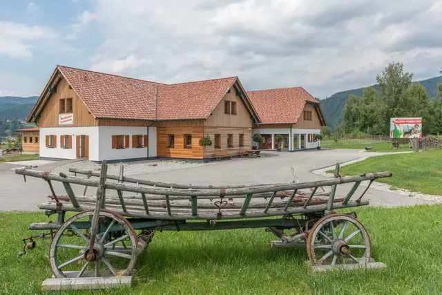 Das Trachtenhaus Wernbacher in St. Barbara gibt es seit dem Jahr 2013.  | Foto: Picwish