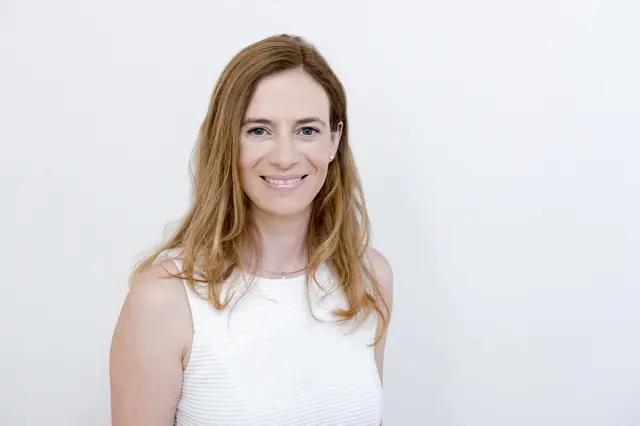 Autorin Maria Höfle führt bei der Krimiwanderung literarisch durch die Achensee-Bergwelt. | Foto: Foto Karg