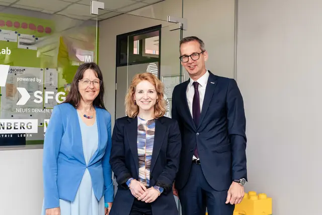 Eva-Maria Holzleitner (Mitte) stattete der FH in Kapfenberg einen Besuch ab. | Foto: Fabian Hasler
