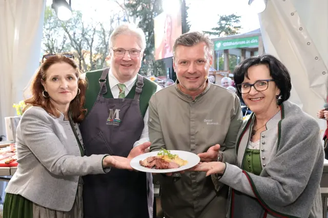 Josef Mosshammer und Christof Widakovich präsentierten "Steirisches Surf &amp; Turf" mit Susanne Haubenhofer und Sylvia Loidolt | Foto: Region Graz/Harry Schiffer