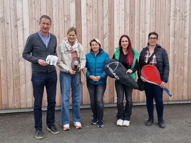Fred Edlinger (Bereichsleiter Volkshilfe OÖ Shops), Barbara Schauer (Leiterin ASZ Waizenkirchen), Karin Friedl (ASZ Waizenkirchen), Melanie Königsstetter (Standortleitung Volkshilfe OÖ) und Carolin Pilsel (Koordination Revitalabholungen). | Foto: BAV Grieskirchen