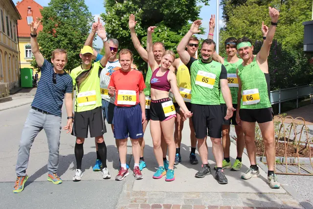 Immer gut gelaunt – Obmann Armin Wasner (1.v.l.) mit seinen Läufern | Foto: Laufgemeinschaft St. Paul