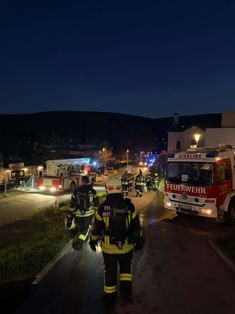 Sieben Feuerwehren bekämpften den Brand im museum gugging