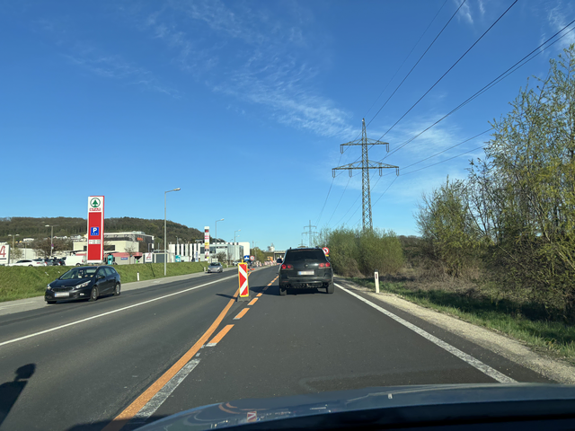 Abfahrt Badesee Steyregg - geradeaus kommt man nur bis zur AVIA Tankstelle | Foto: MeinBezirk/ R.Gintner