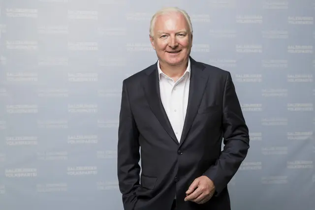 Vizebürgermeister Florian Kreibich (ÖVP): „Ich freue mich sehr, mit der Erweiterung der gebührenfreien Kurzparkzone nach Liefering Süd eine wirklich wichtige Maßnahme für unsere Bürgerinnen und Bürger umsetzen. Ab dem 13. April entlasten wir damit spürbar den Parkdruck, der besonders durch Pendler entstanden ist." | Foto: ÖVP/Leopold