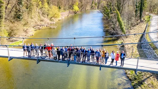 Ein sichtbares Zeichen der Verbundenheit mit dem Projekt setzten beim Eröffnungstermin auch mehrere Amstettner Gemeinderät:innen sowie Michaela Hinterholzer und Hannes Scheiblauer, die entlang der Route zur Eröffnung nach Hausmening radelten. | Foto: Moststraße / Cleanhill Studios